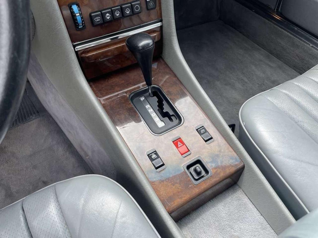 1987 Mercedes-Benz 560 2dr Roadster 560SL Photo