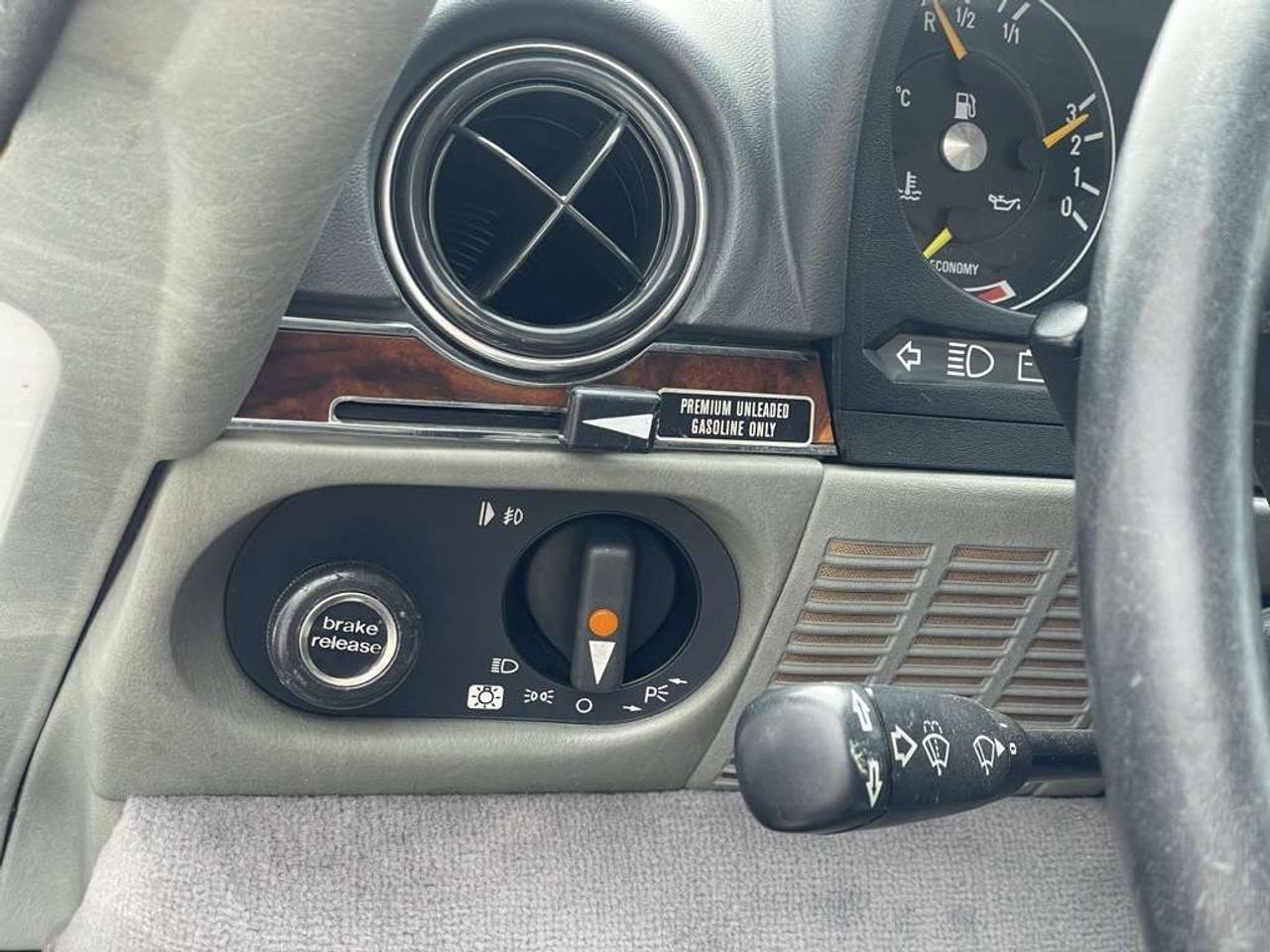 1987 Mercedes-Benz 560 2dr Roadster 560SL Photo