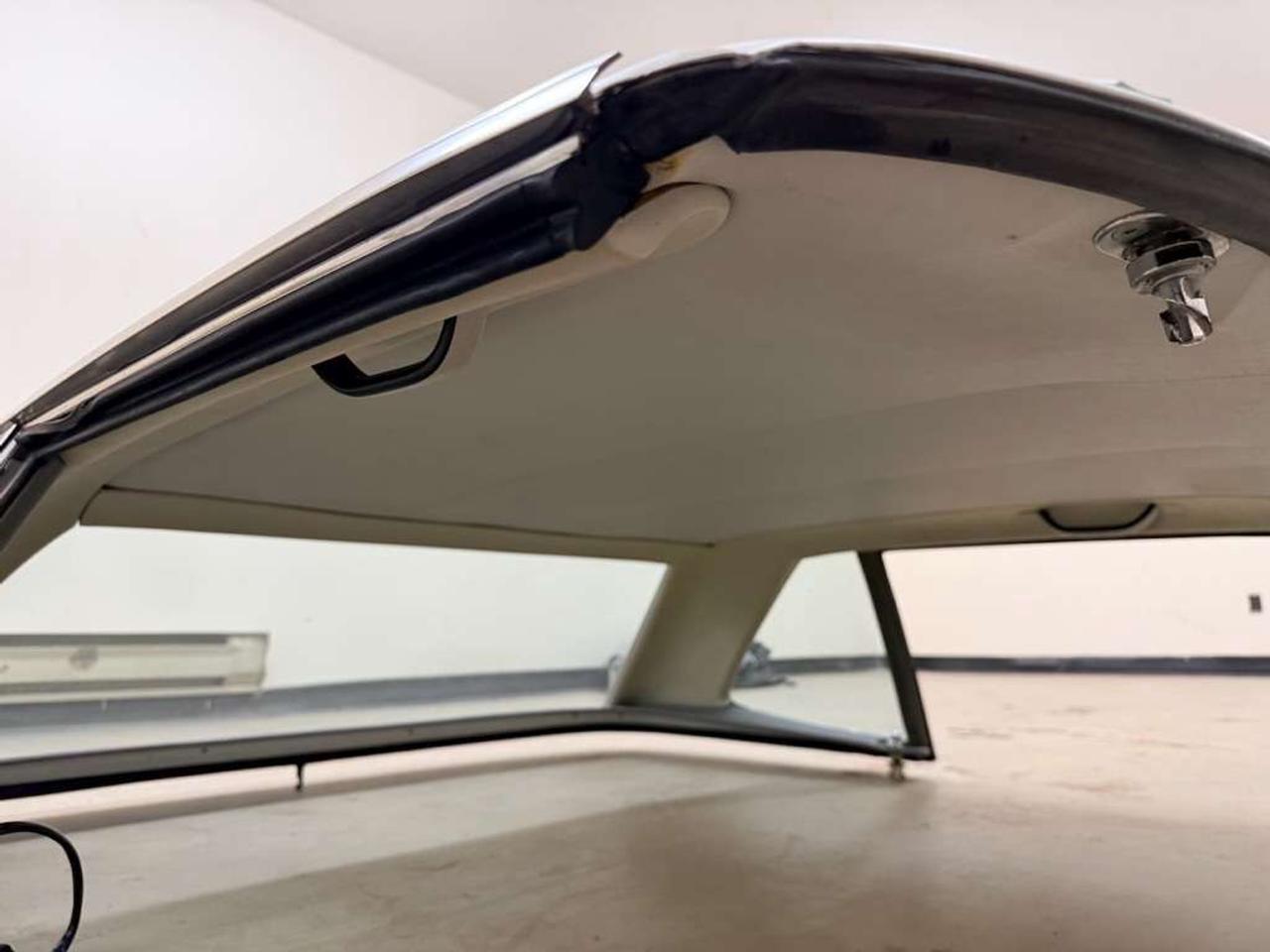 1987 Mercedes-Benz 560 2dr Roadster 560SL Photo