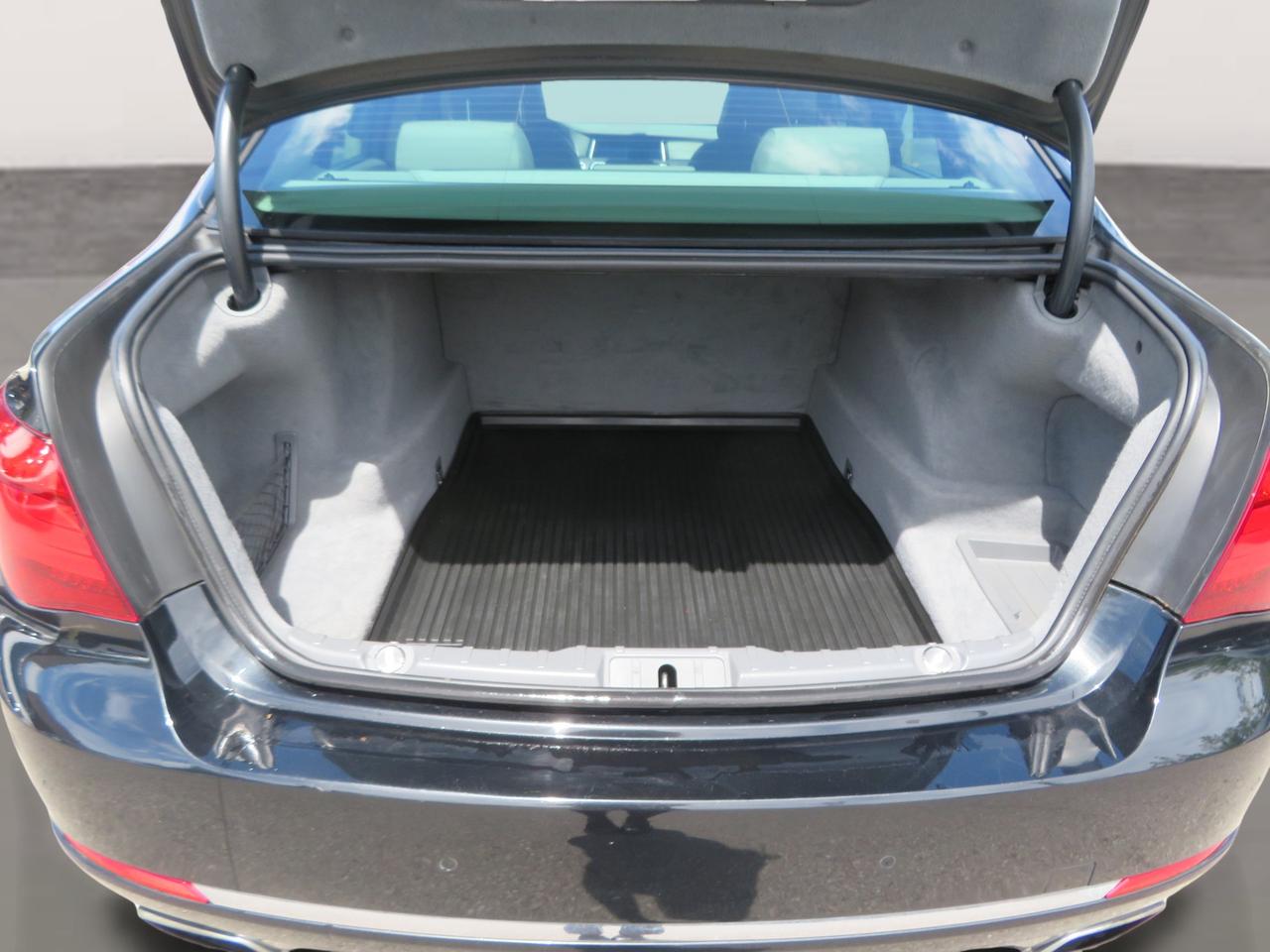 2013 BMW 7 Series 4dr Sdn 750i xDrive AWD Photo