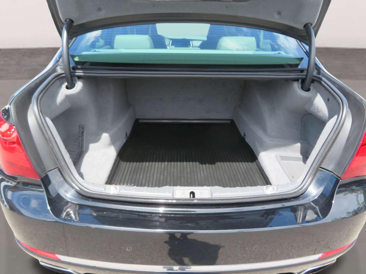 2013 BMW 7 Series 4dr Sdn 750i xDrive AWD Photo