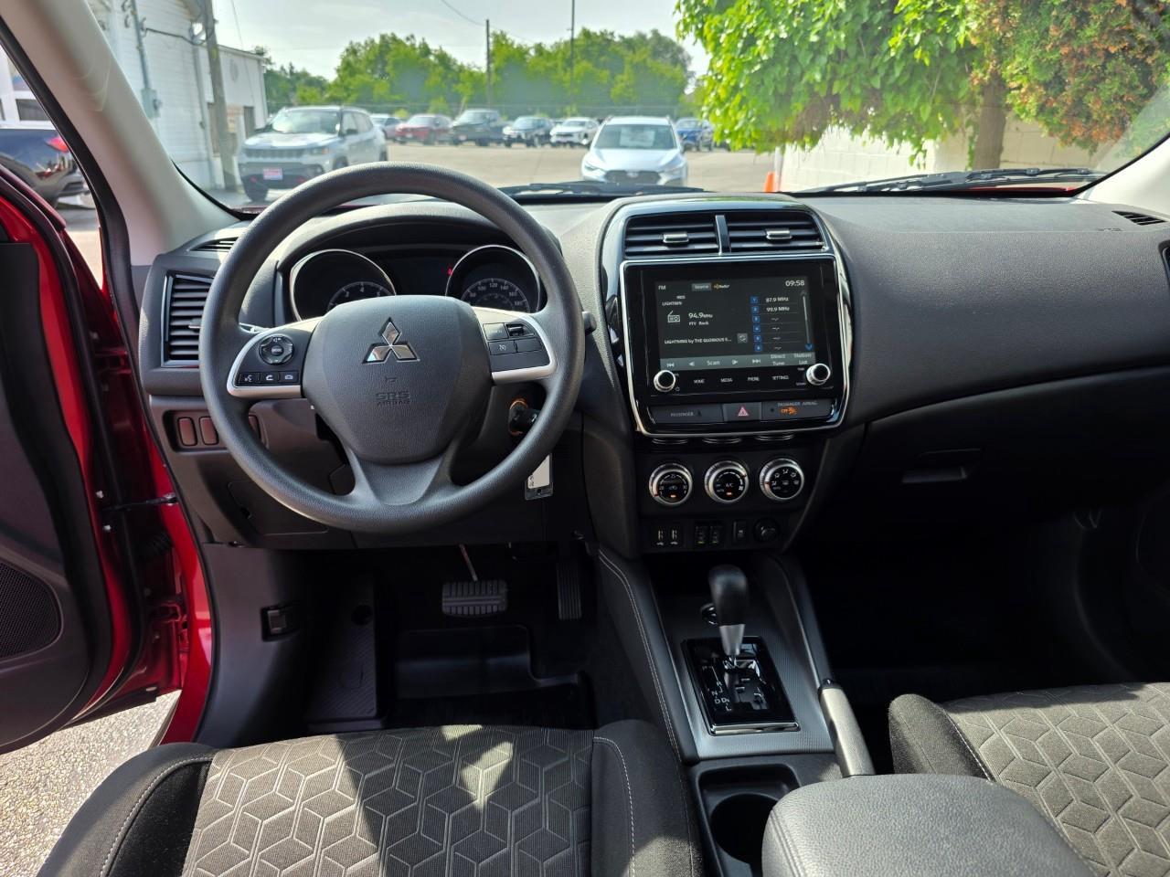 2025 Mitsubishi RVR ES 4dr AWC Photo