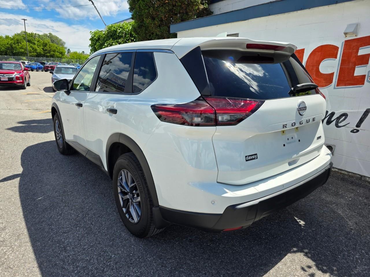 2024 Nissan Rogue S 4dr All-Wheel Drive Sport Utility Photo4