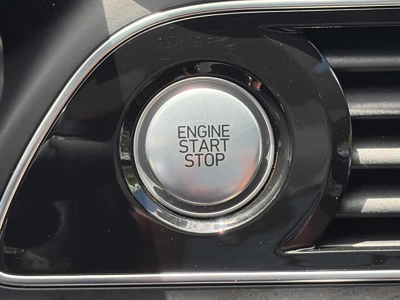 2020 Genesis G70 2.0T ELITE, NEW TIRES AND NEW BRAKES, Photo