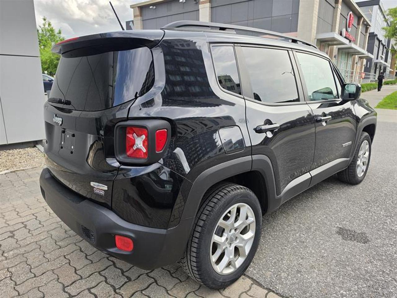 2015 Jeep Renegade 4WD 4dr North Photo