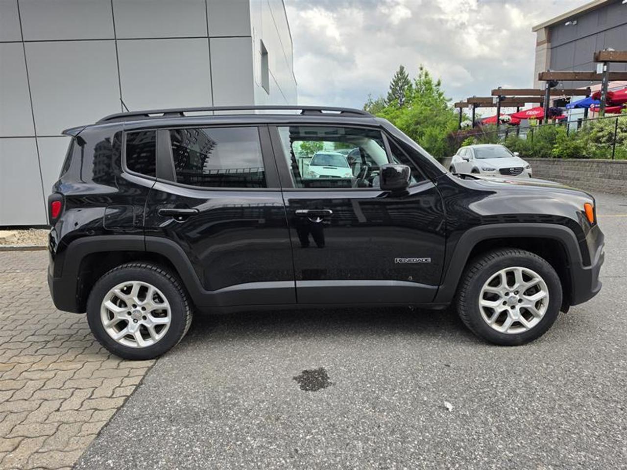 2015 Jeep Renegade 4WD 4dr North Photo