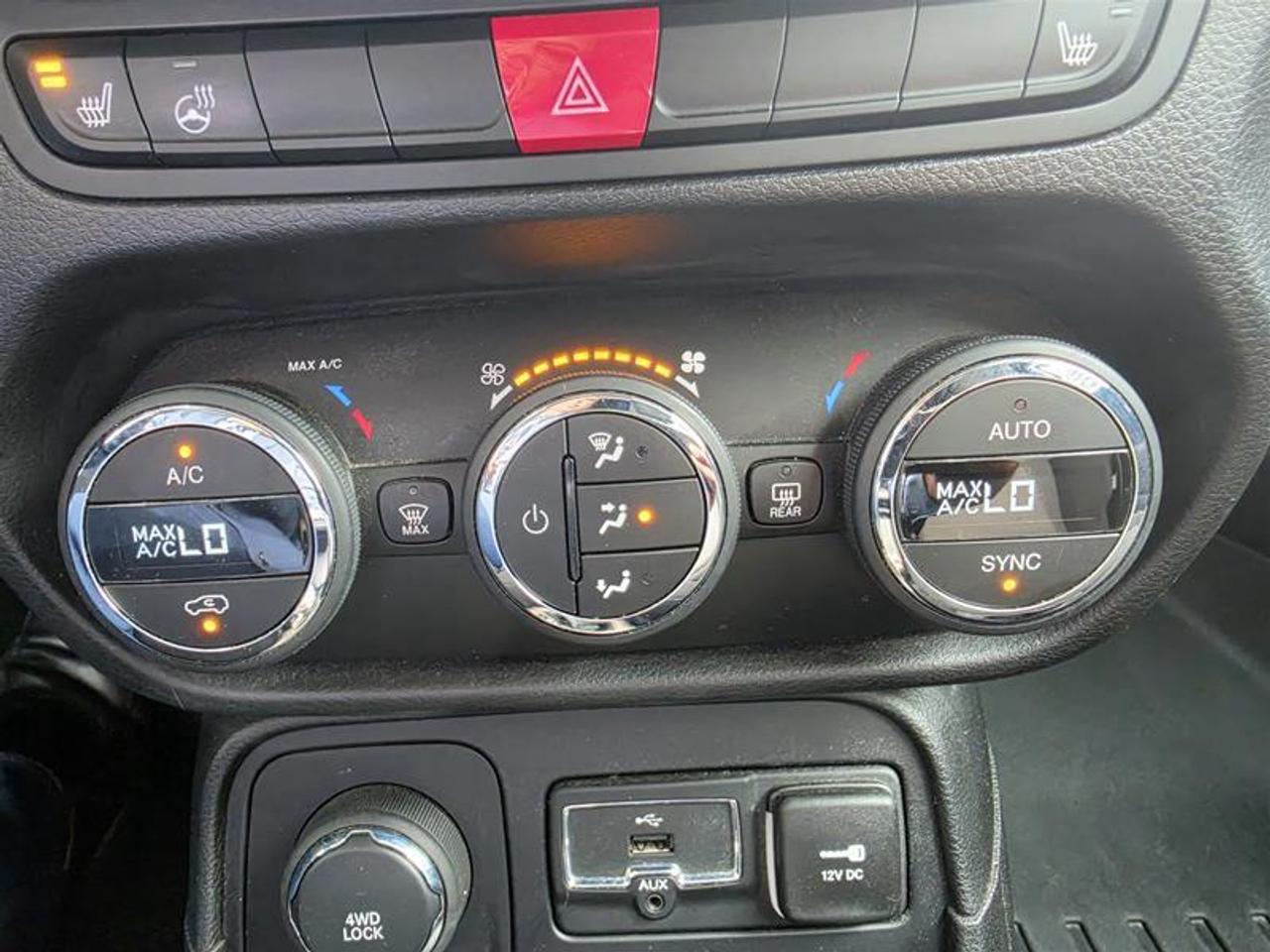 2015 Jeep Renegade 4WD 4dr North Photo