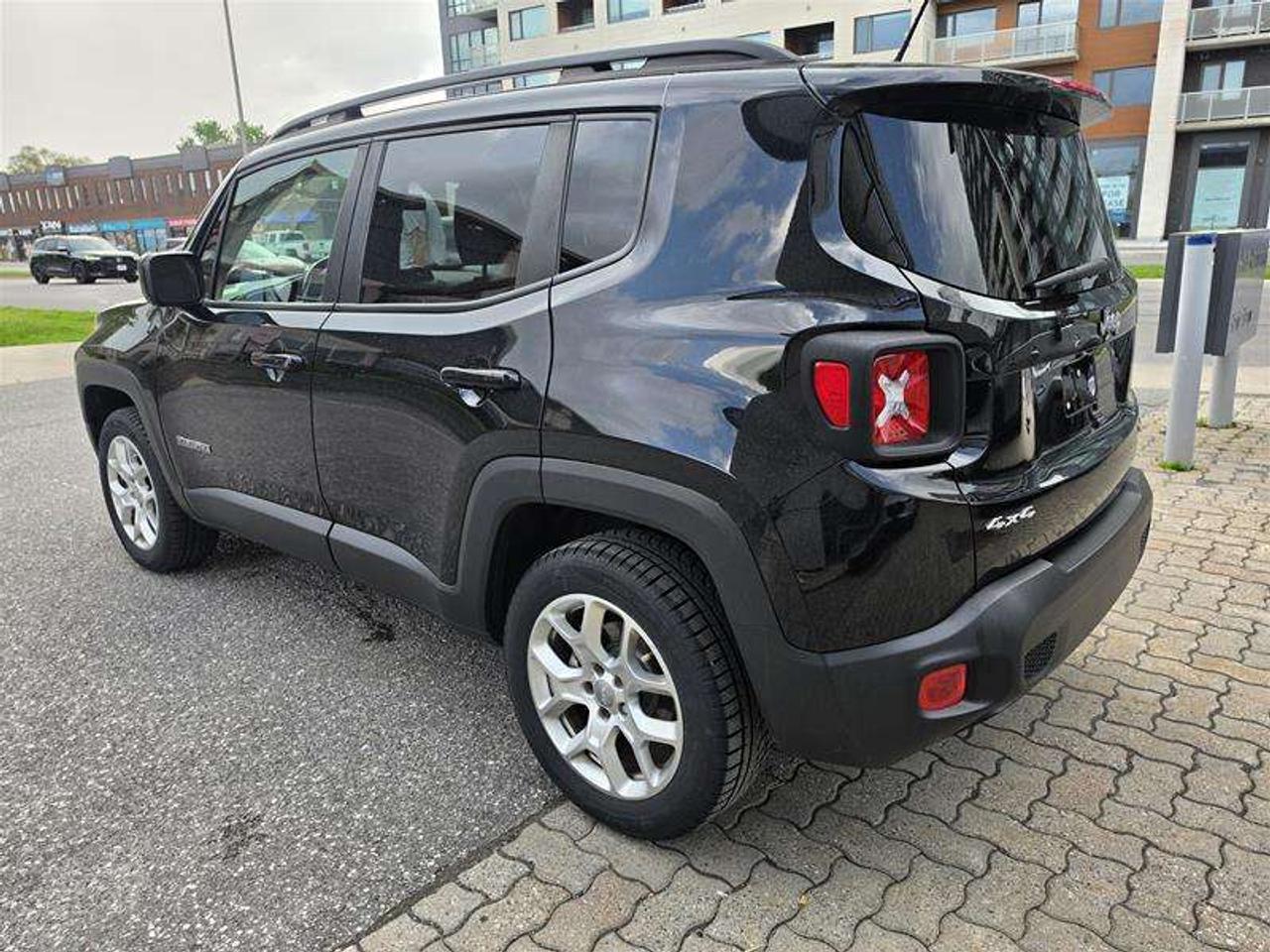 2015 Jeep Renegade 4WD North/Heated front seats/Heated Steering Wheel Photo