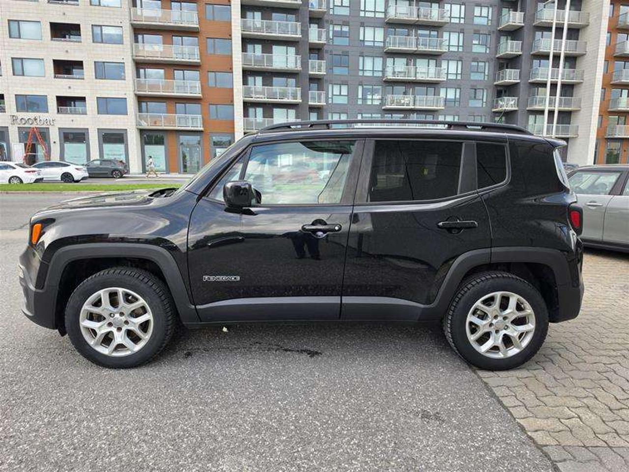 2015 Jeep Renegade 4WD North/Heated front seats/Heated Steering Wheel Photo2