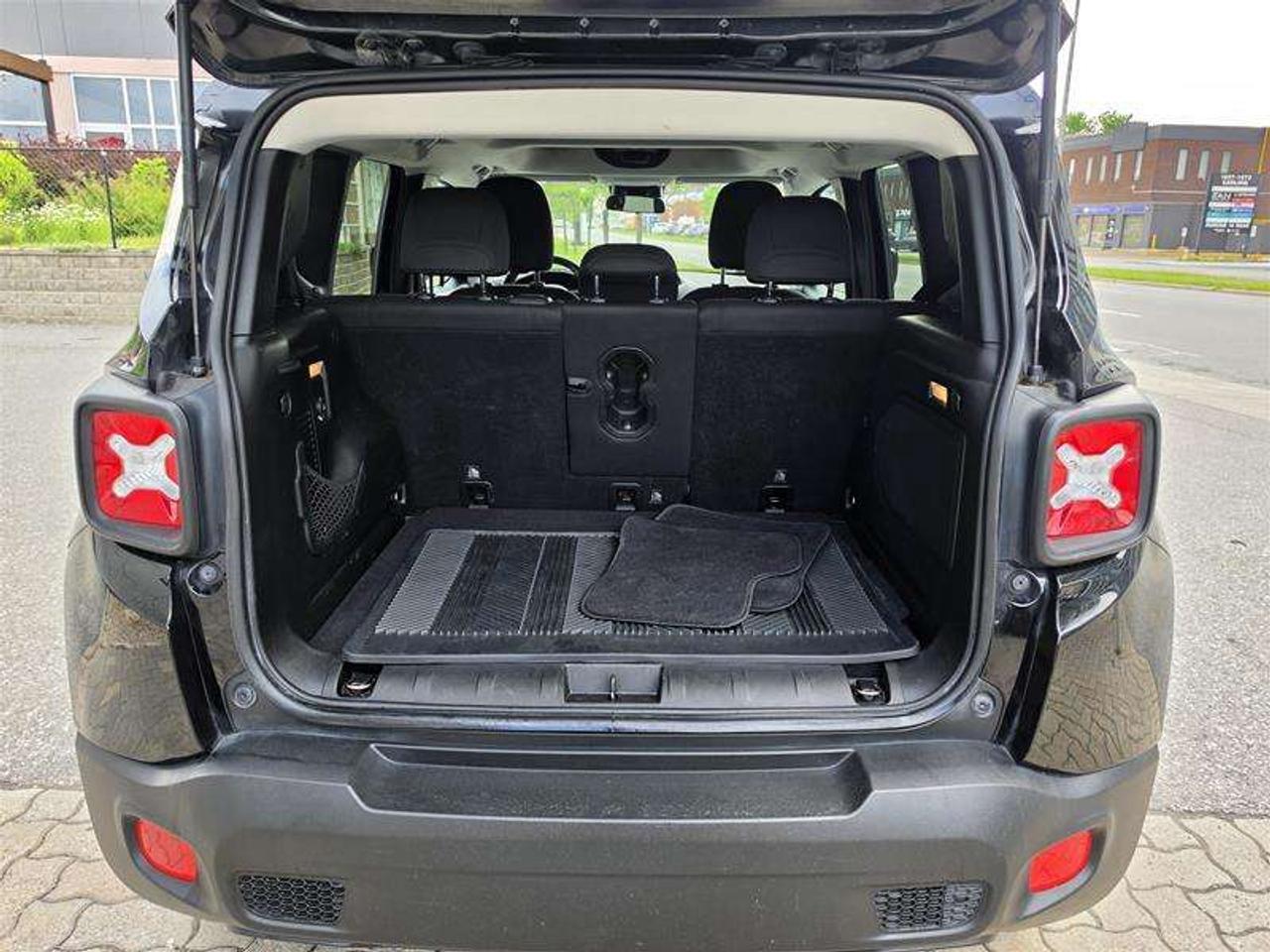 2015 Jeep Renegade 4WD North/Heated front seats/Heated Steering Wheel Photo