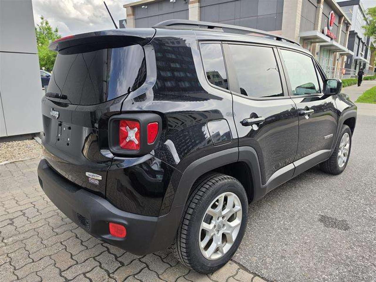 2015 Jeep Renegade 4WD North/Heated front seats/Heated Steering Wheel Photo