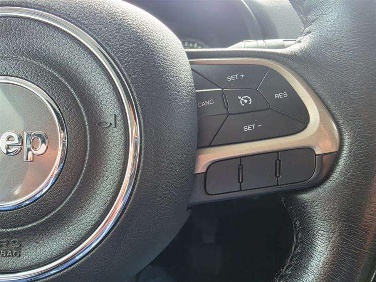 2015 Jeep Renegade 4WD North/Heated front seats/Heated Steering Wheel Photo