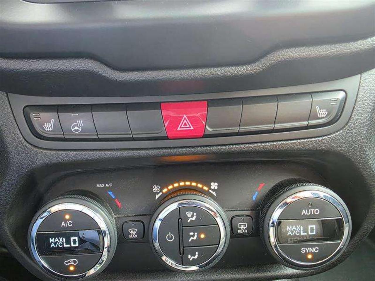 2015 Jeep Renegade 4WD North/Heated front seats/Heated Steering Wheel Photo