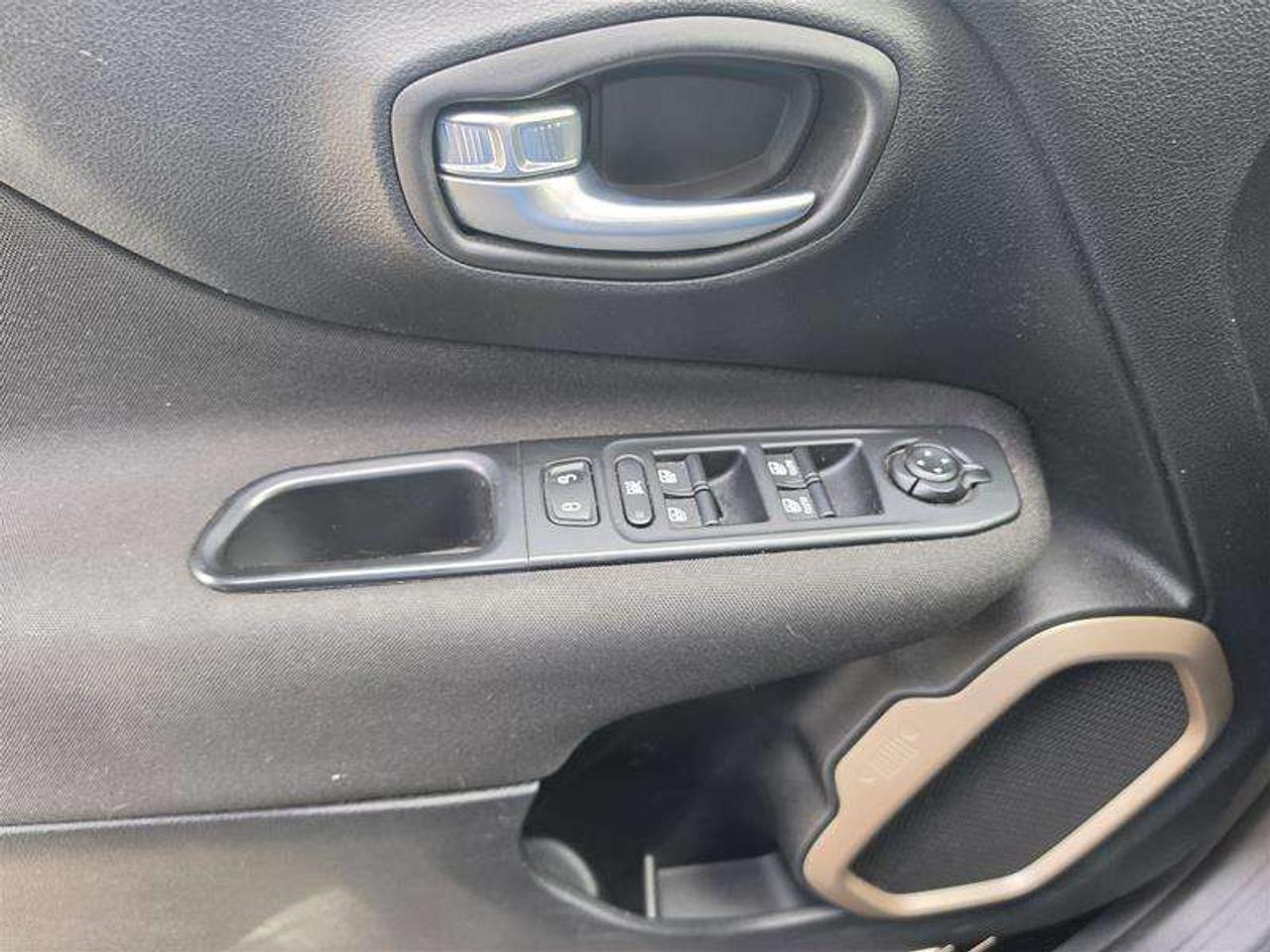 2015 Jeep Renegade 4WD North/Heated front seats/Heated Steering Wheel Photo