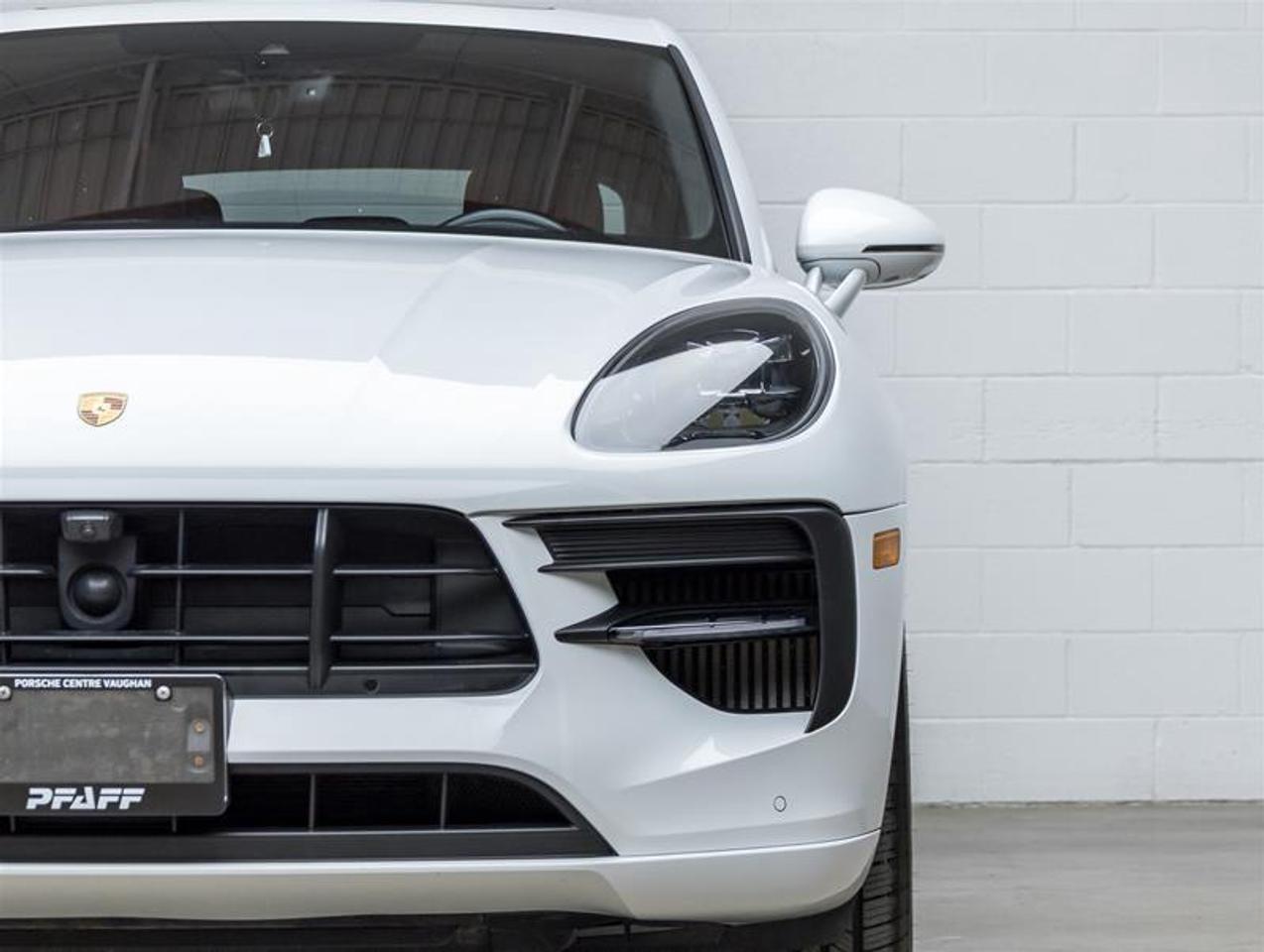 2021 Porsche Macan  Photo3