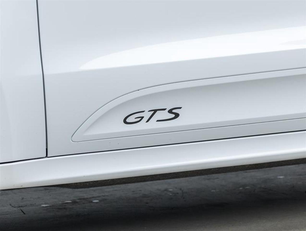2021 Porsche Macan  Photo