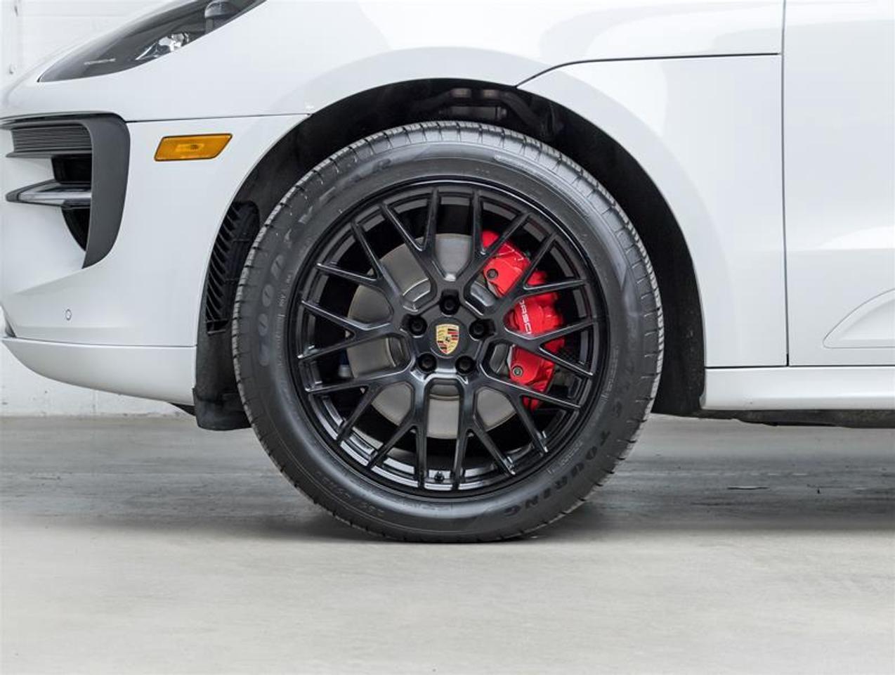 2021 Porsche Macan  Photo