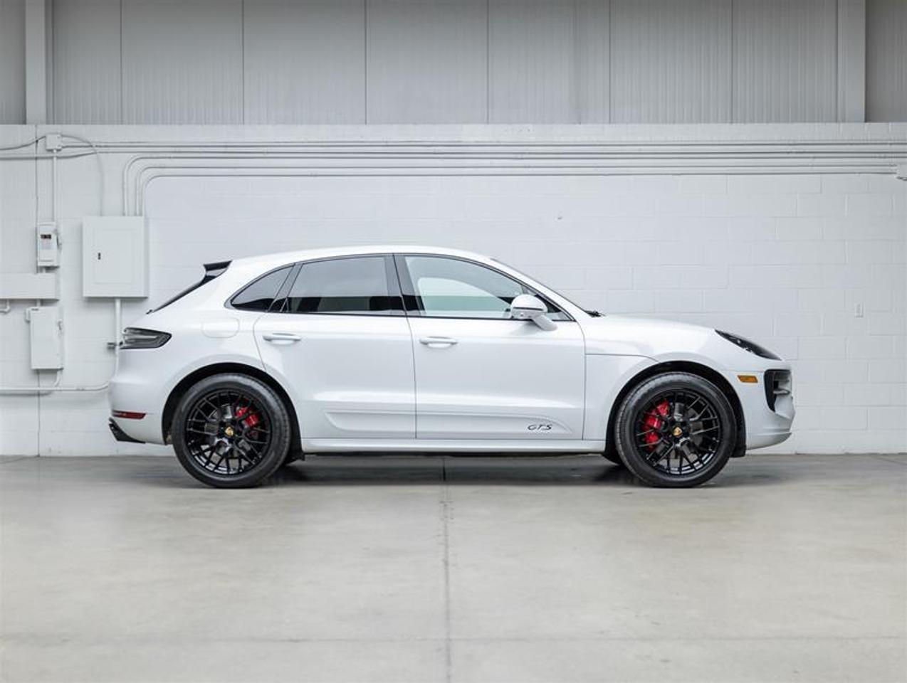2021 Porsche Macan  Photo