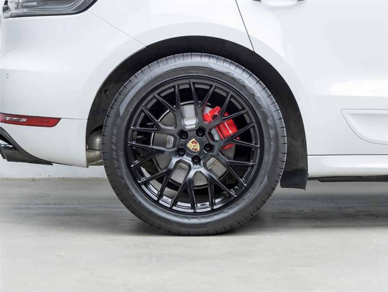 2021 Porsche Macan  Photo