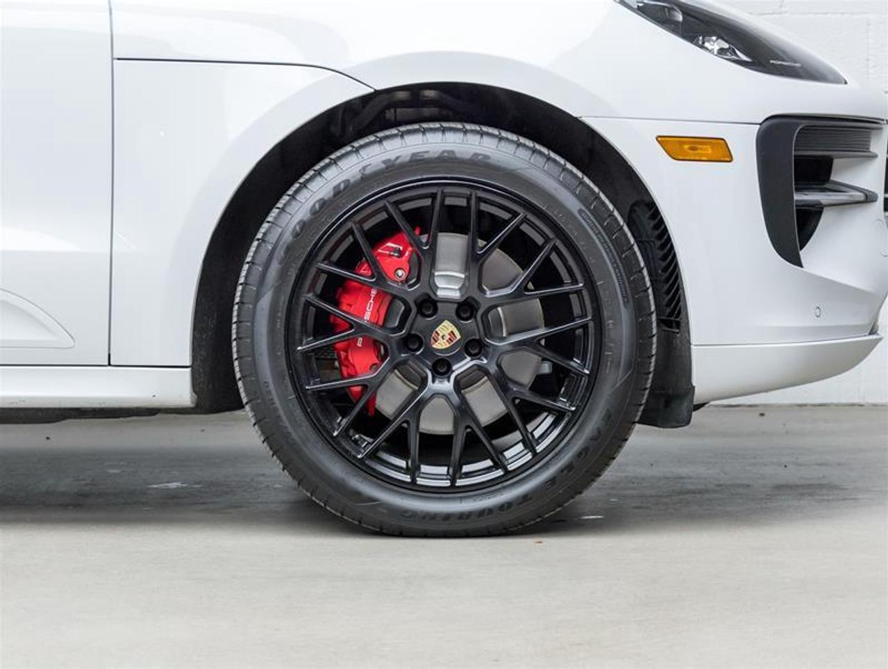 2021 Porsche Macan  Photo