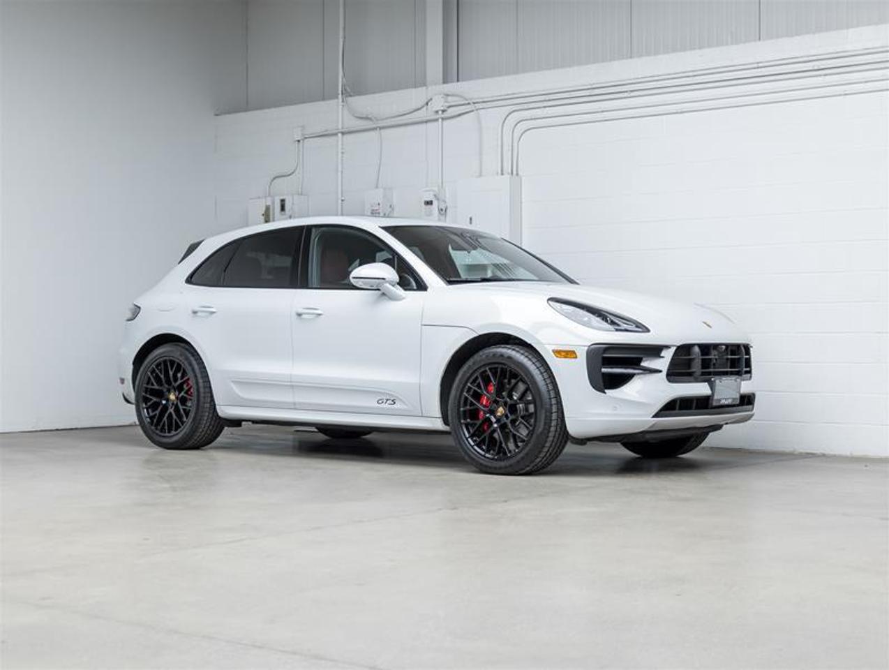 2021 Porsche Macan  Photo