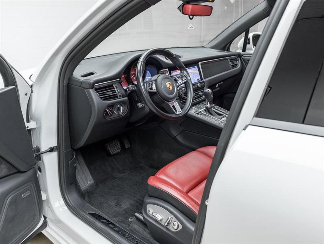 2021 Porsche Macan  Photo