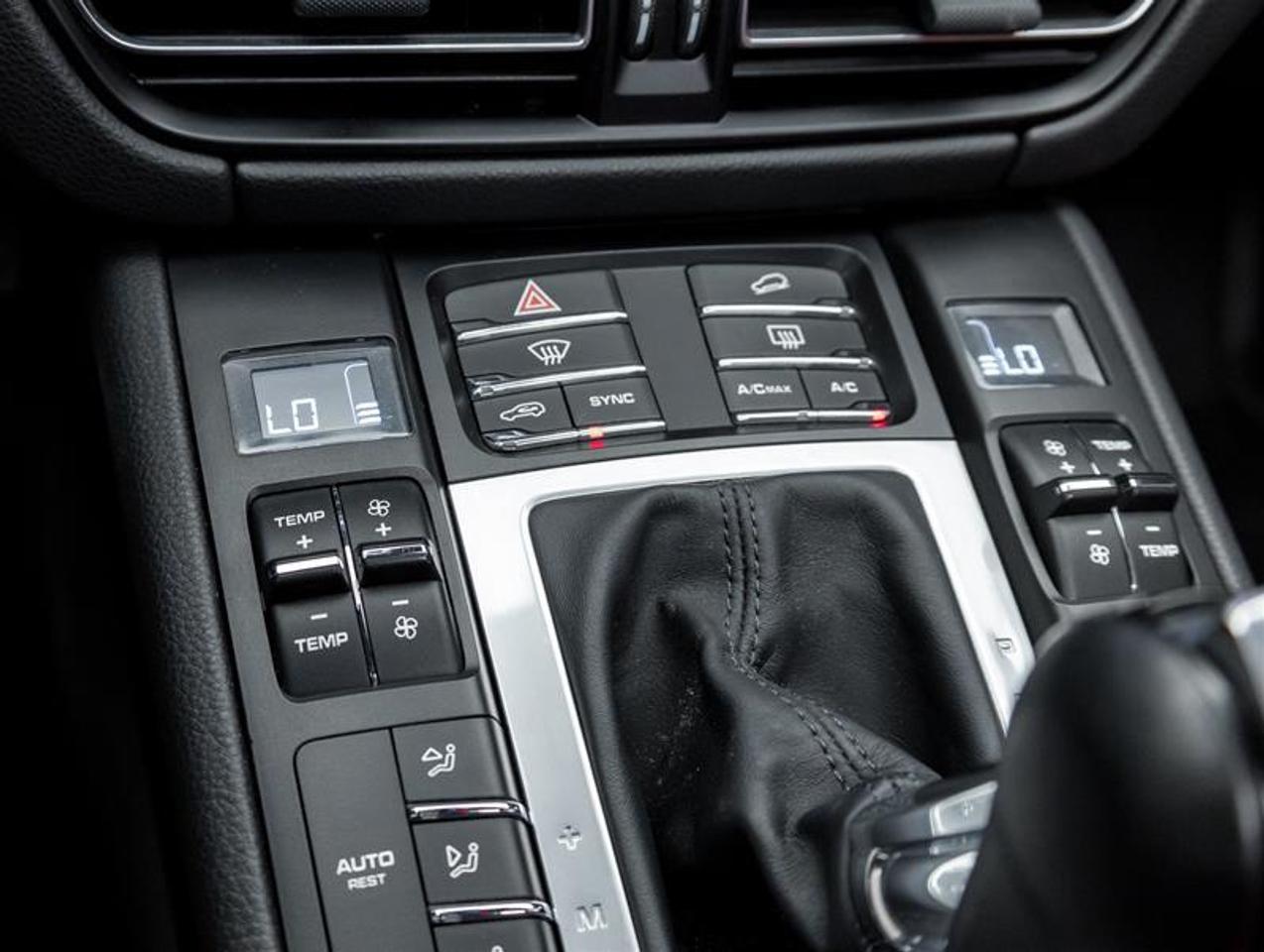 2021 Porsche Macan  Photo