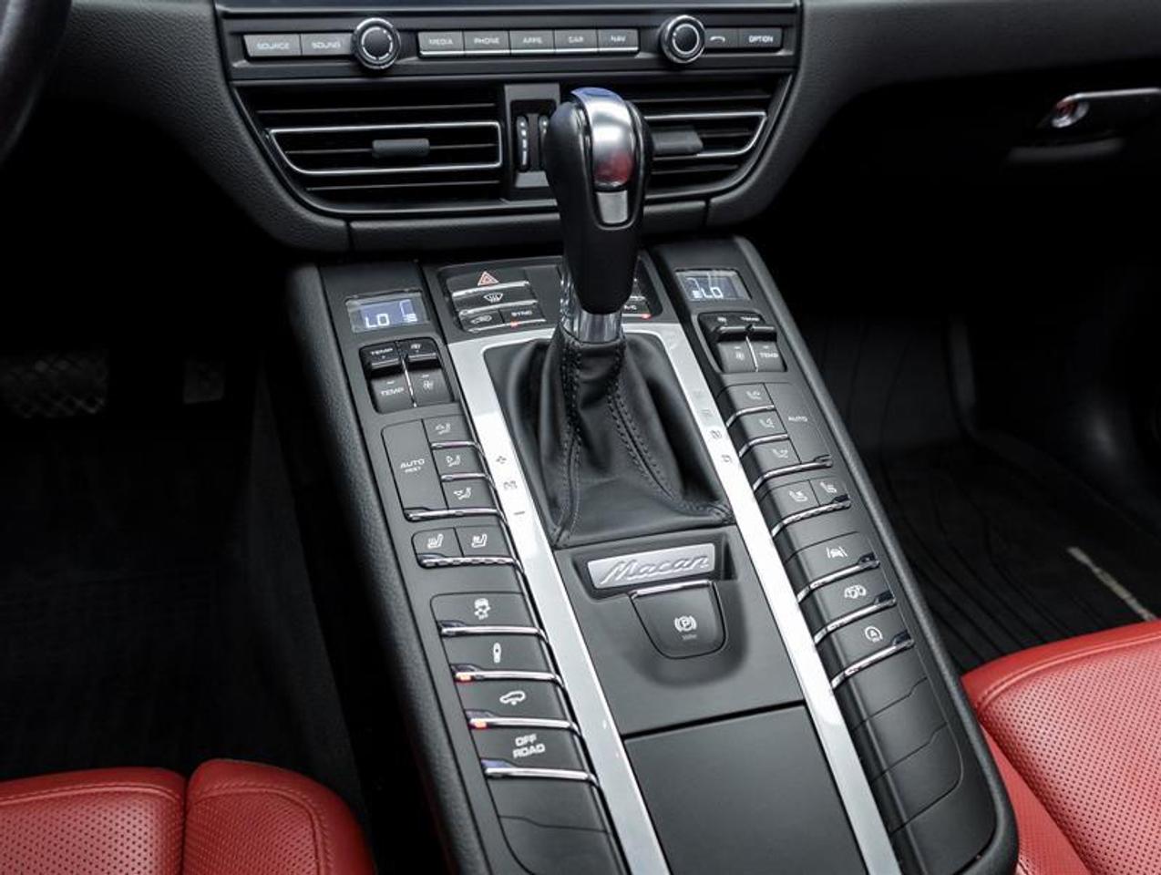 2021 Porsche Macan  Photo