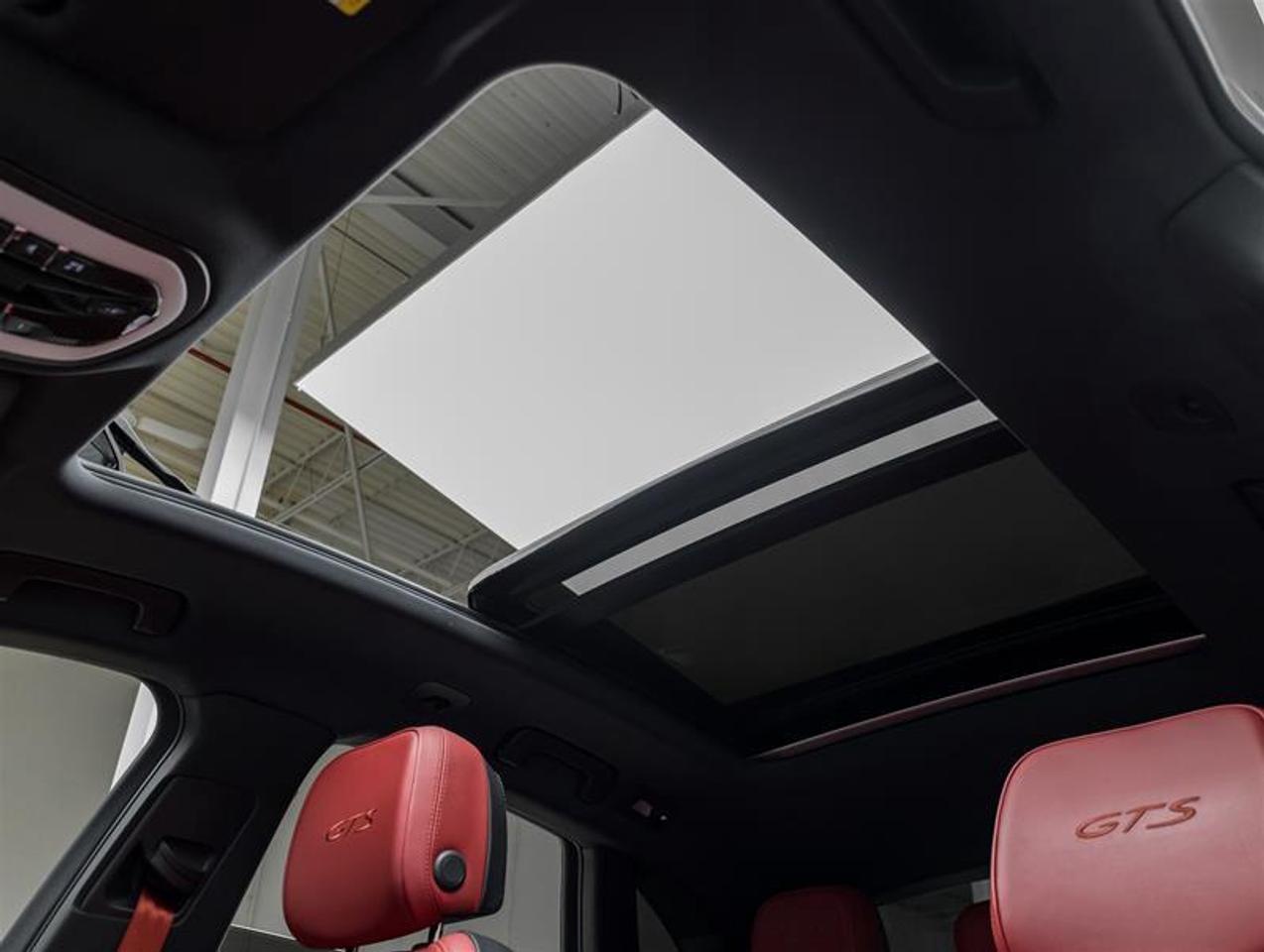 2021 Porsche Macan  Photo