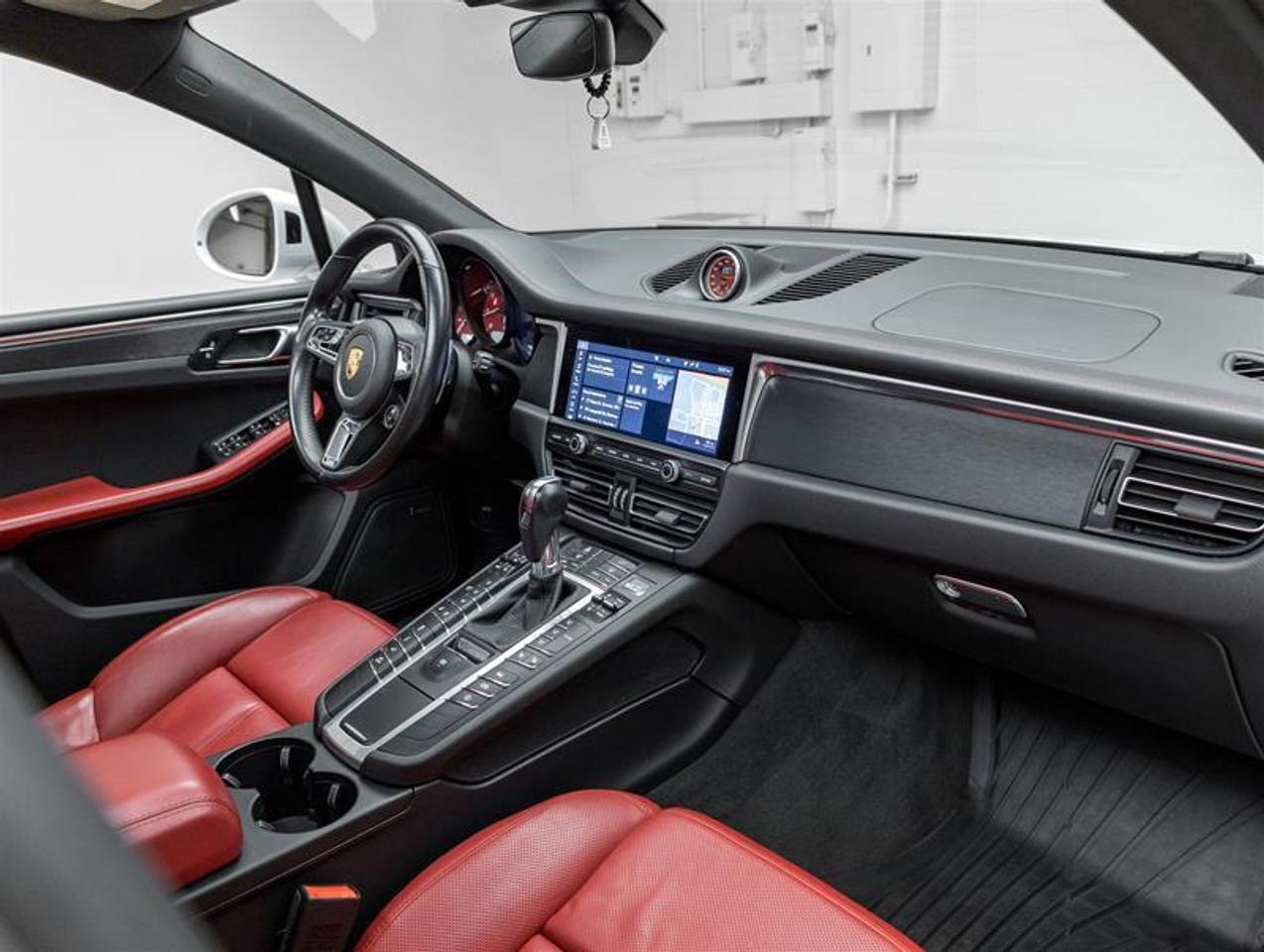 2021 Porsche Macan  Photo