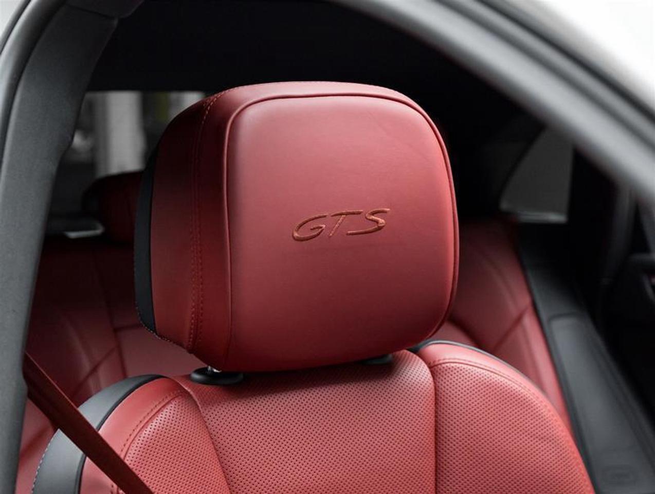 2021 Porsche Macan  Photo