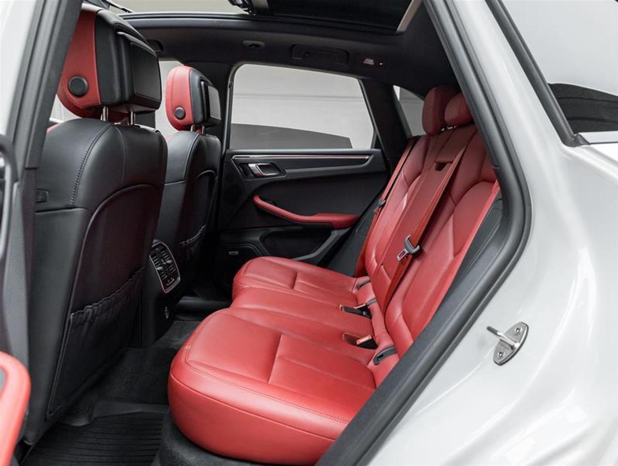 2021 Porsche Macan  Photo