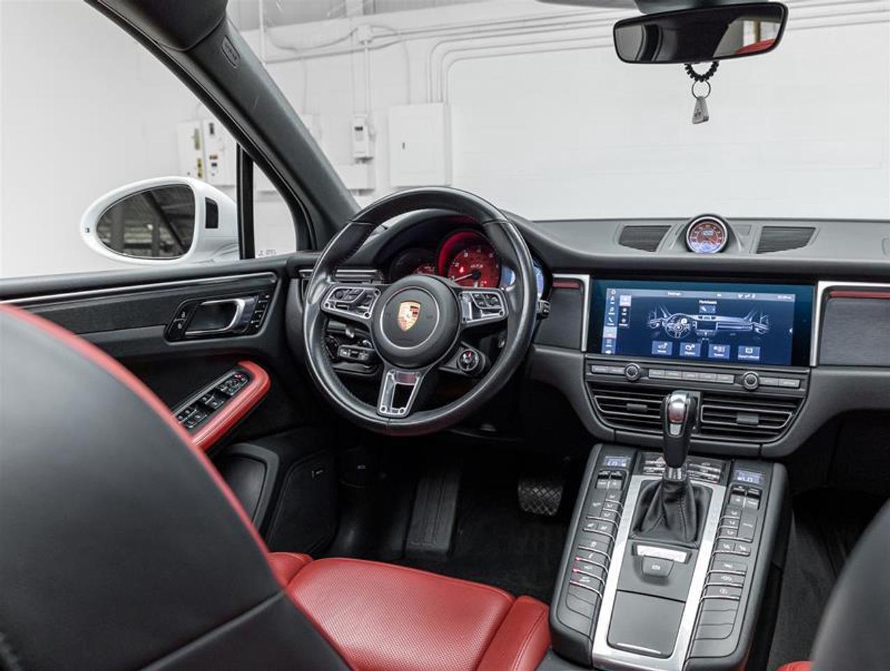 2021 Porsche Macan  Photo