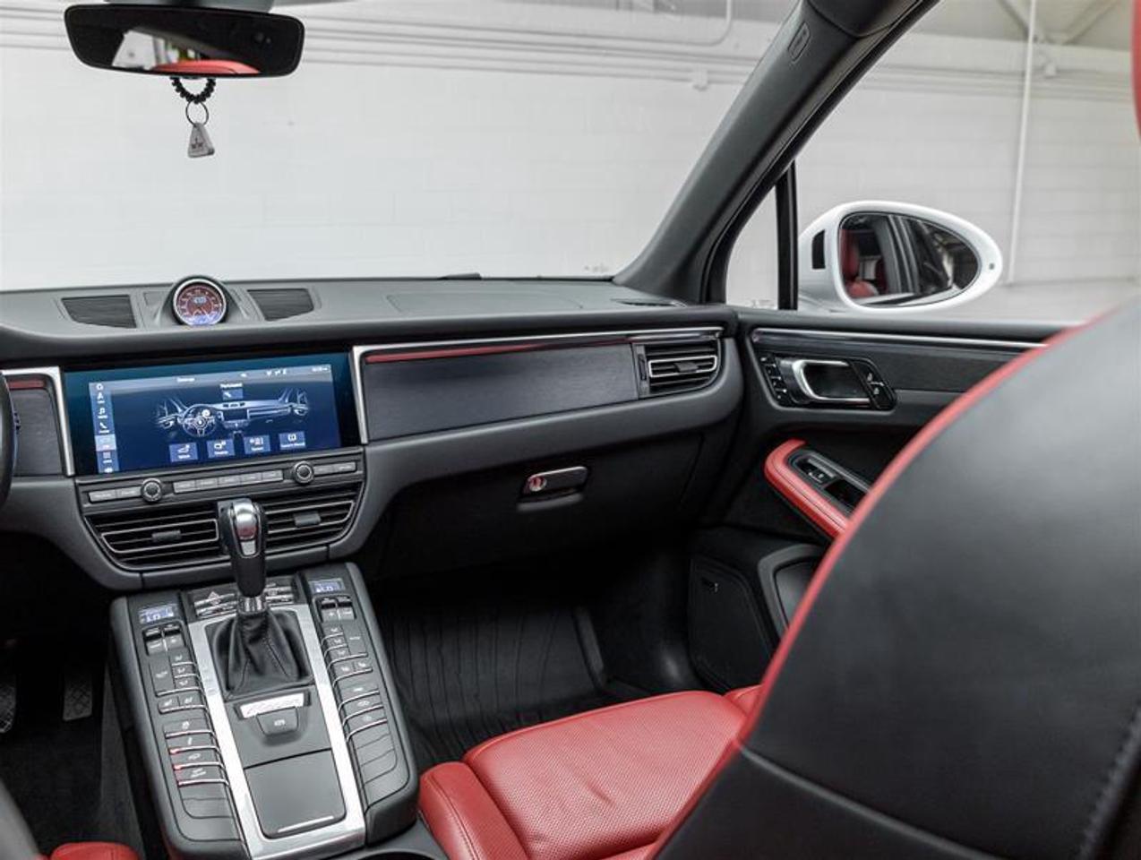 2021 Porsche Macan  Photo