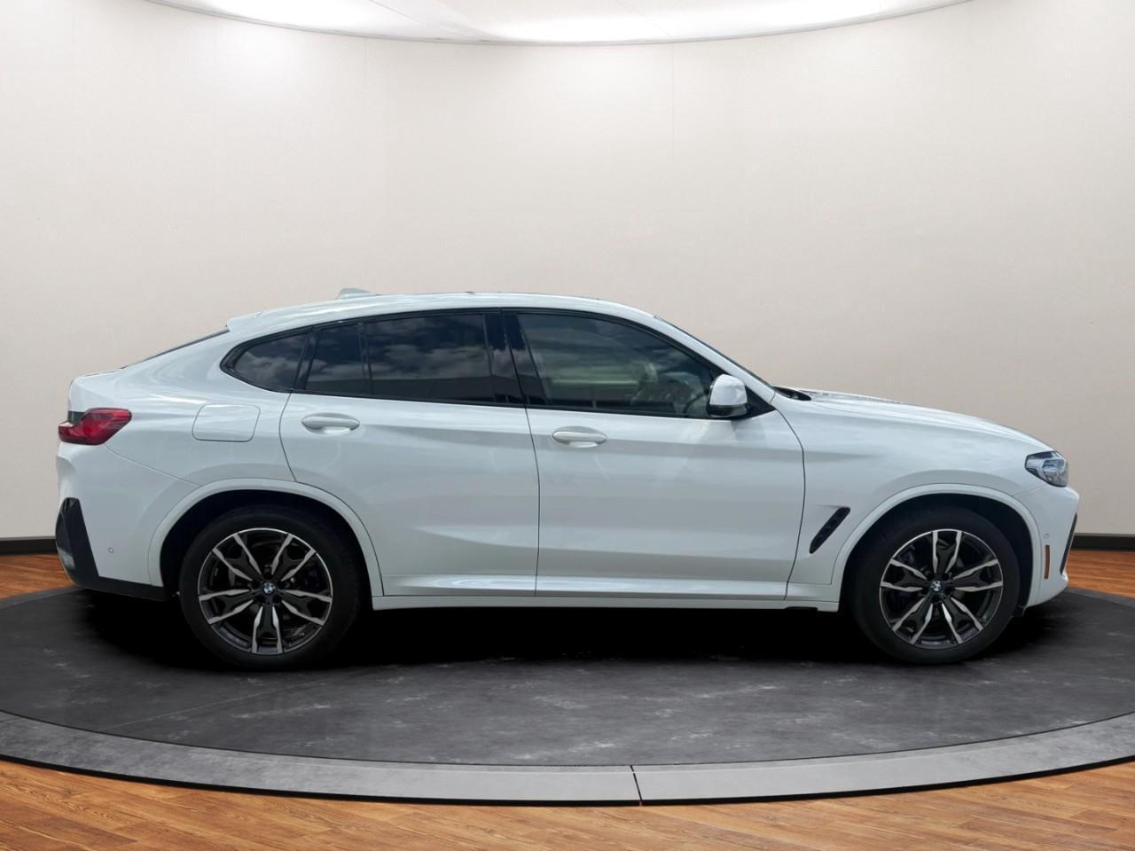 2023 BMW X4 xDrive30i Photo