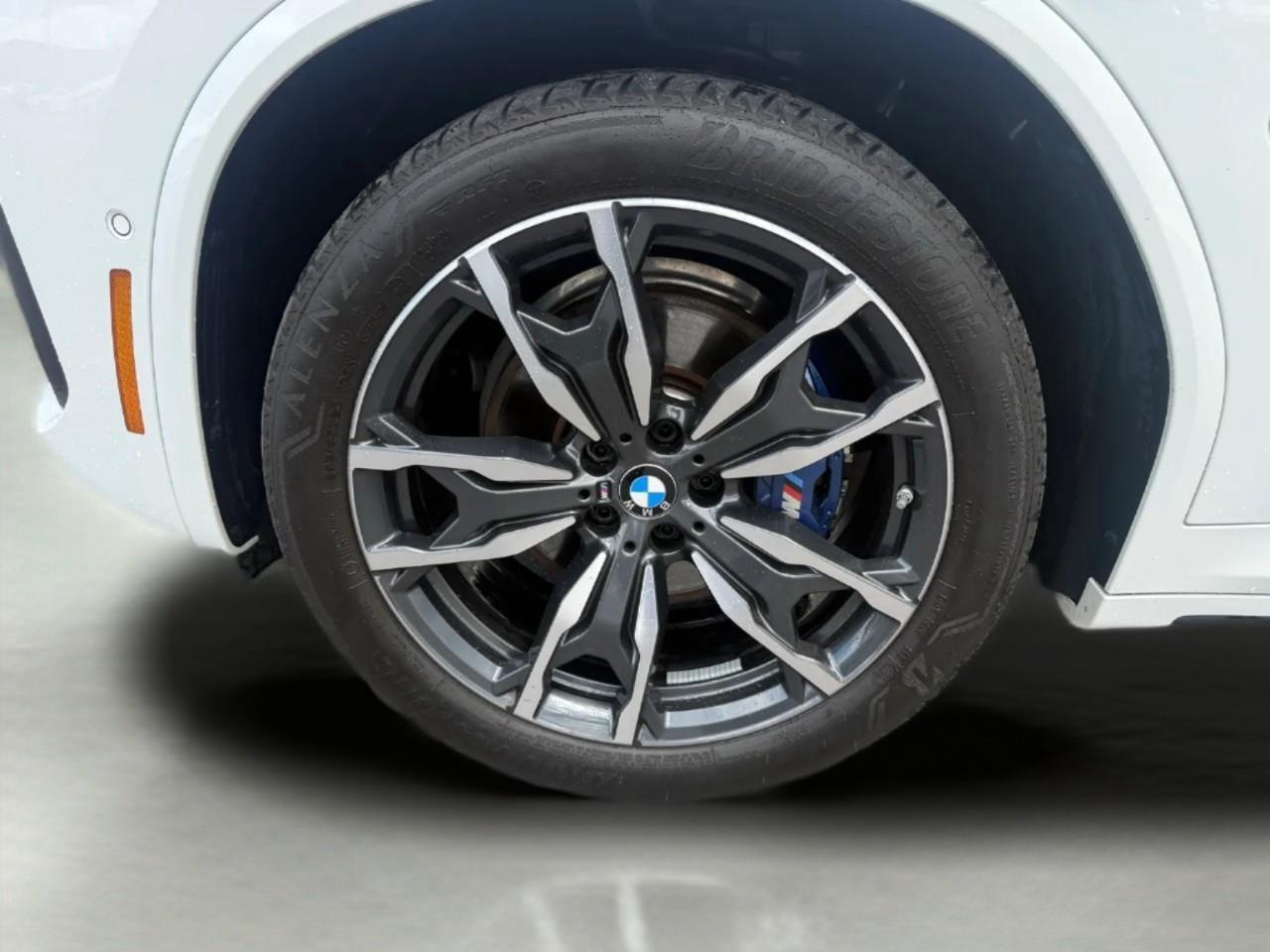 2023 BMW X4 xDrive30i Photo3