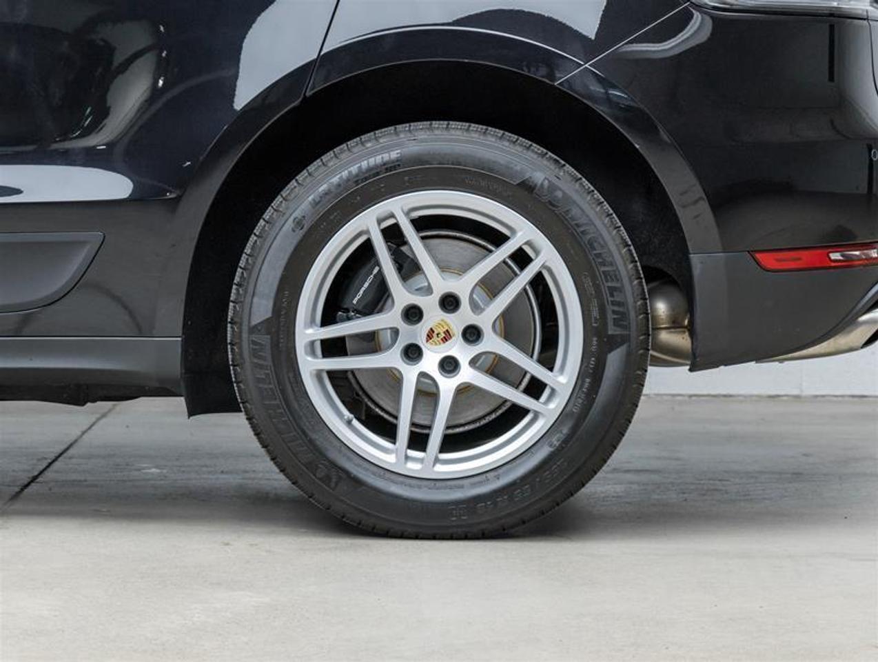 2021 Porsche Macan  Photo