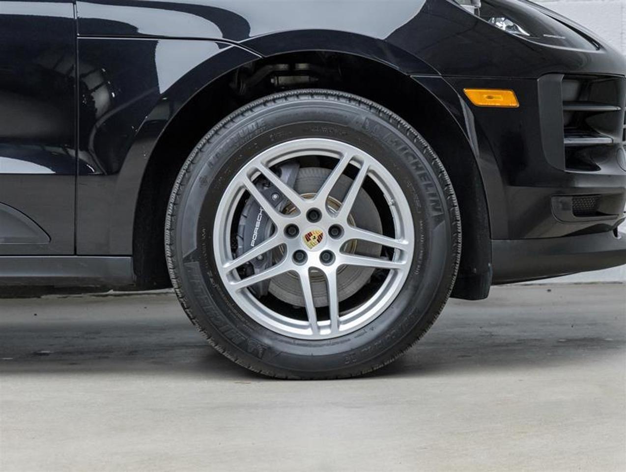 2021 Porsche Macan  Photo