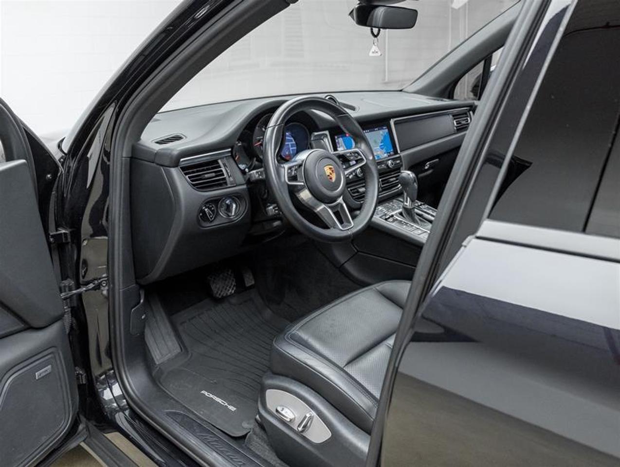 2021 Porsche Macan  Photo
