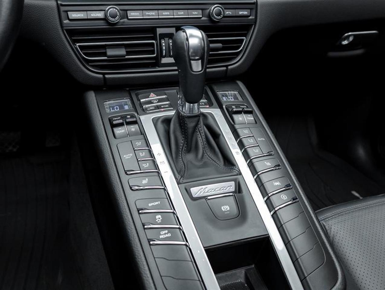 2021 Porsche Macan  Photo