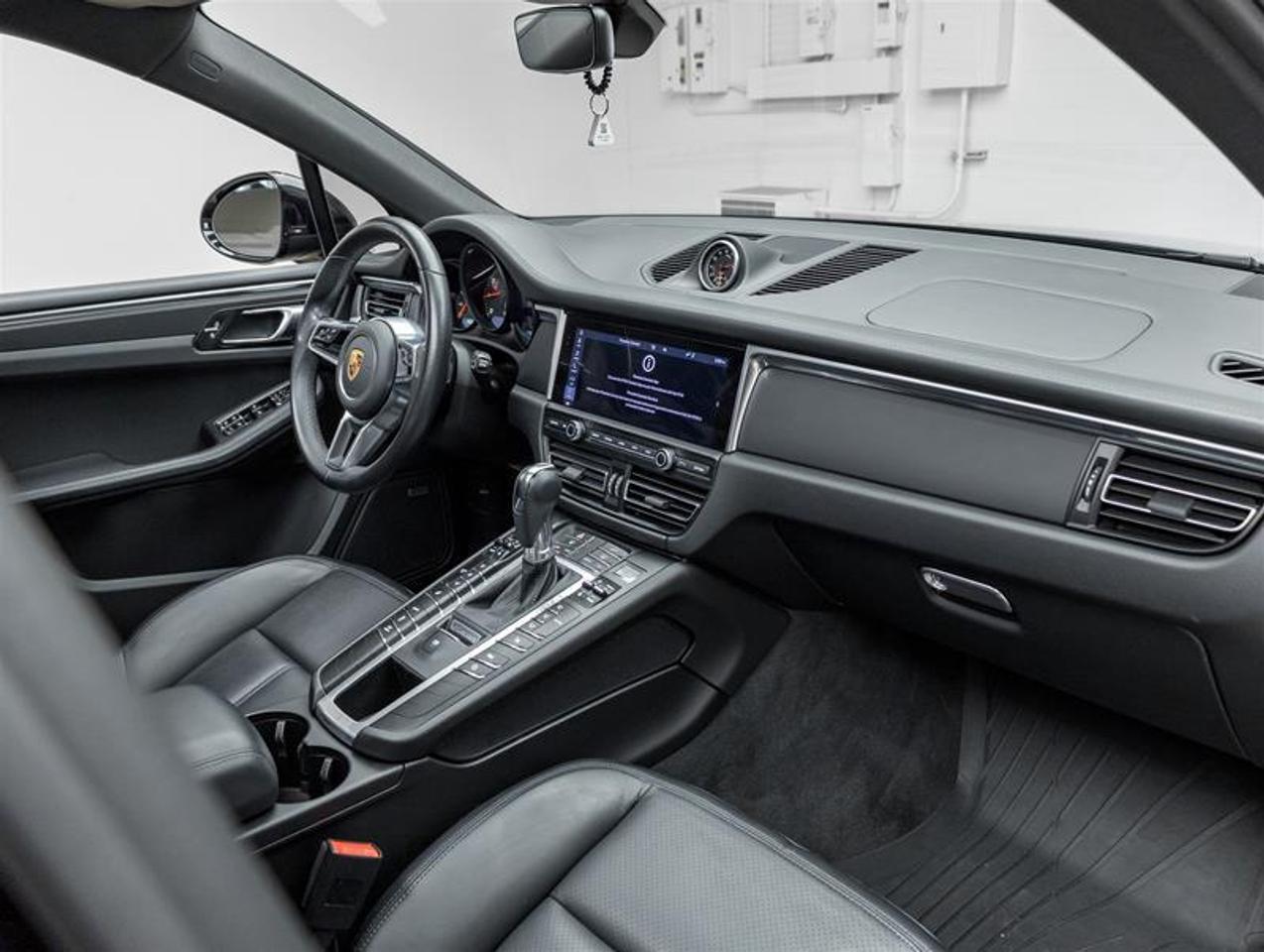 2021 Porsche Macan  Photo