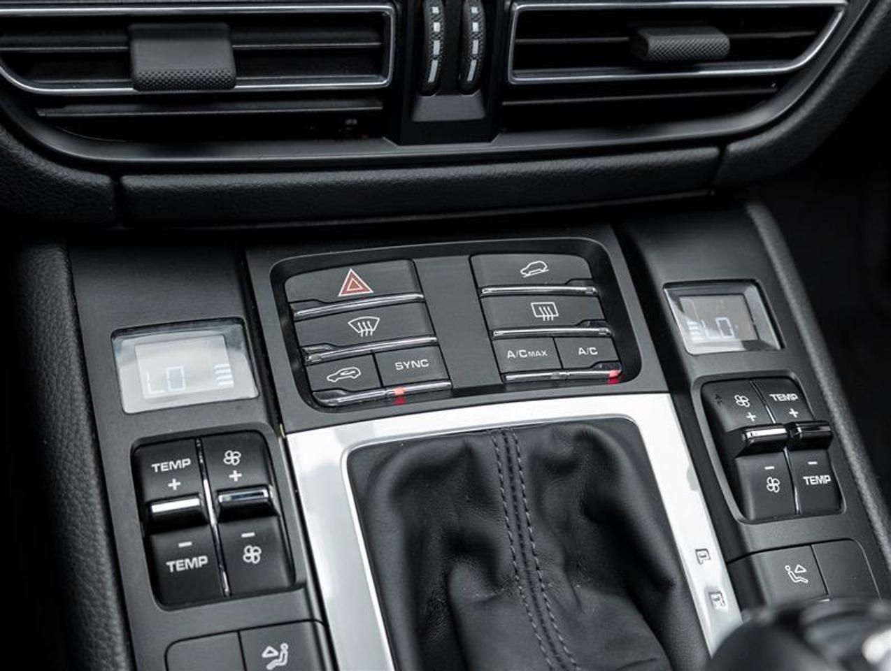 2021 Porsche Macan  Photo