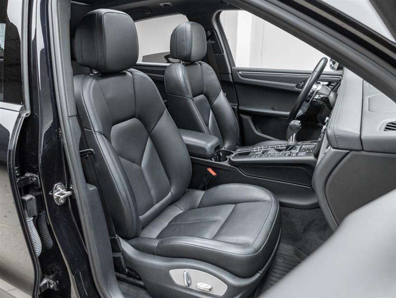 2021 Porsche Macan  Photo