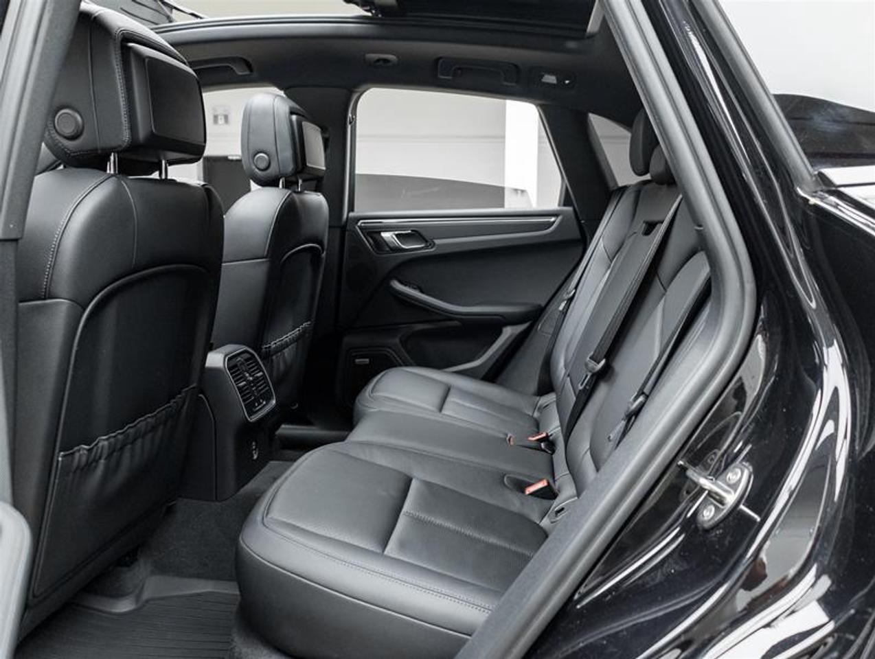 2021 Porsche Macan  Photo