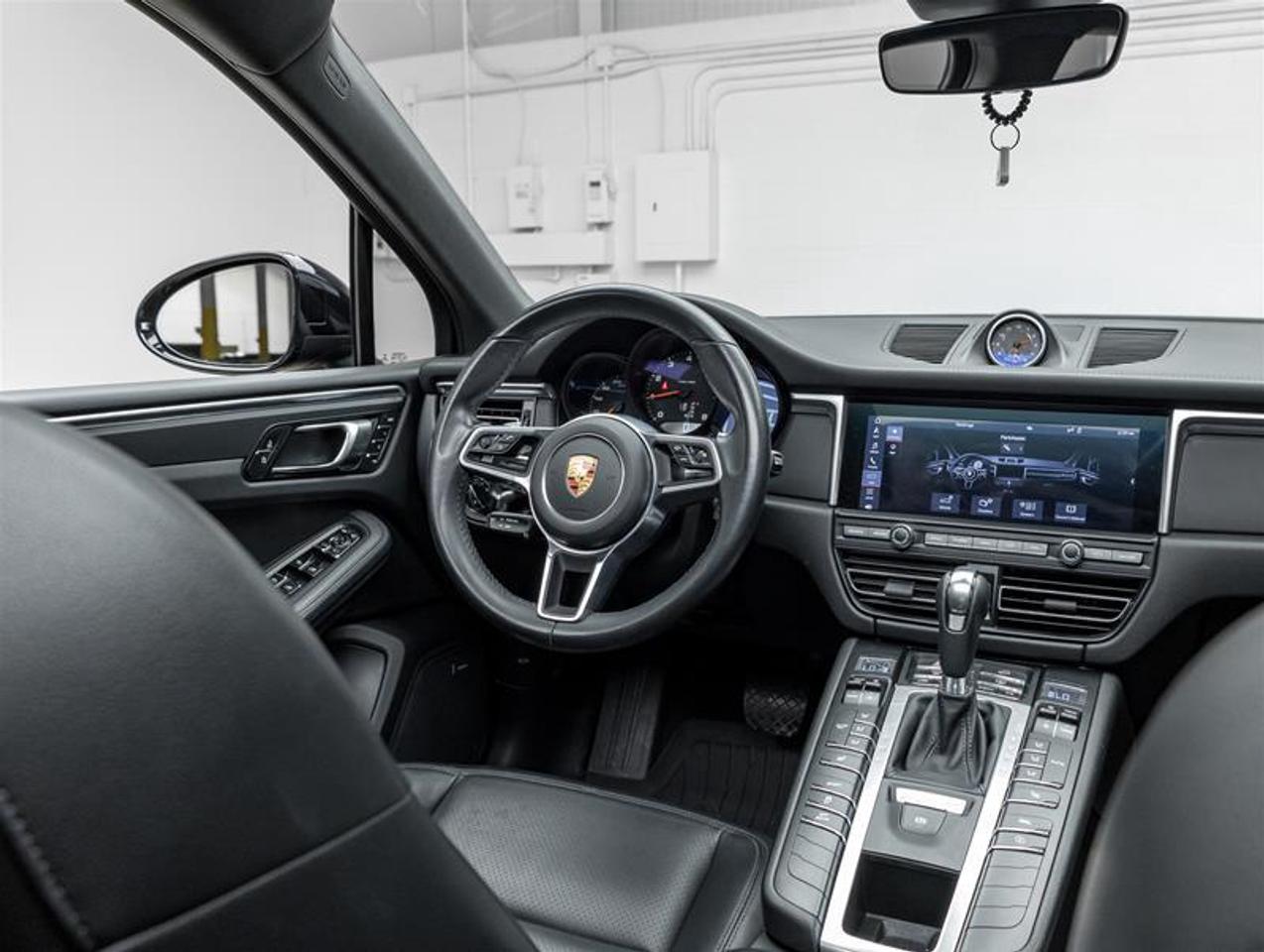 2021 Porsche Macan  Photo