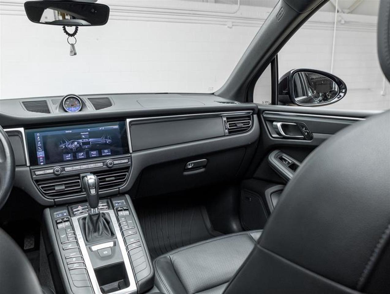 2021 Porsche Macan  Photo