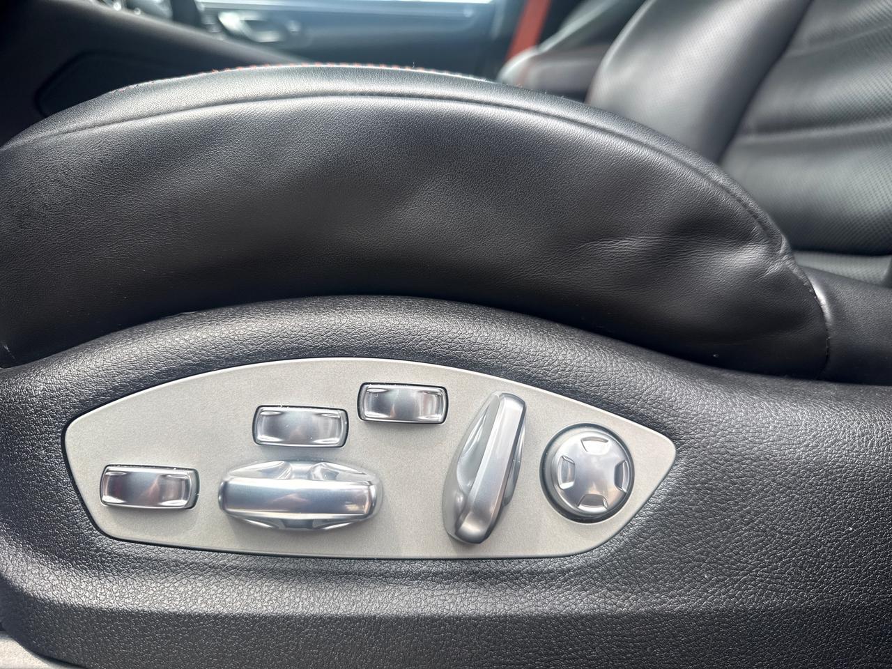 2023 Porsche Macan S 4dr All-Wheel Drive Photo