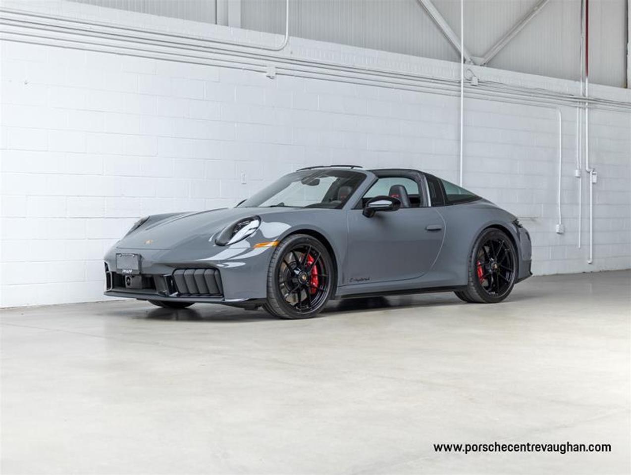 2025 Porsche 911  Photo0