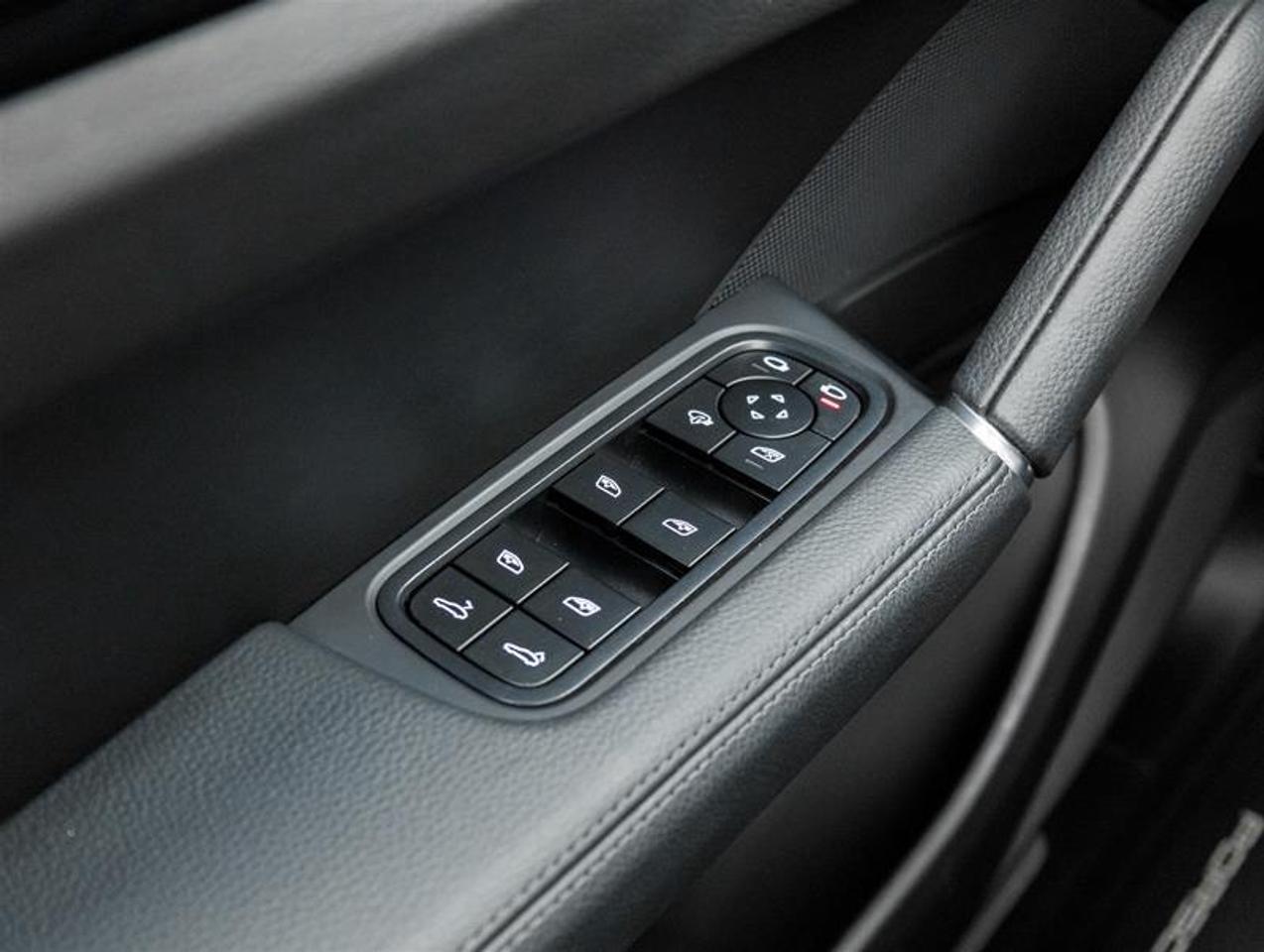 2023 Porsche Cayenne  Photo