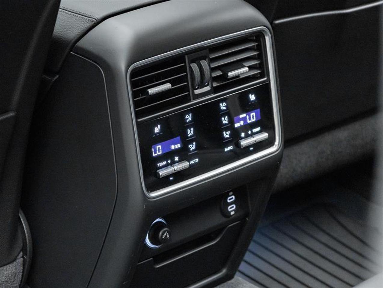 2023 Porsche Cayenne  Photo